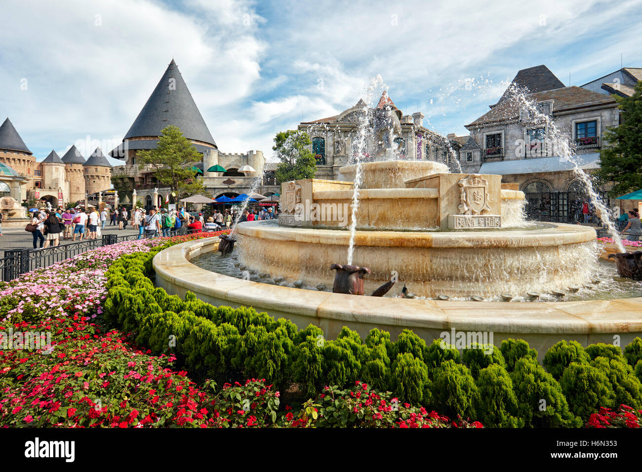 Vườn hoa và đài phun nước tại Bà Nà Hills