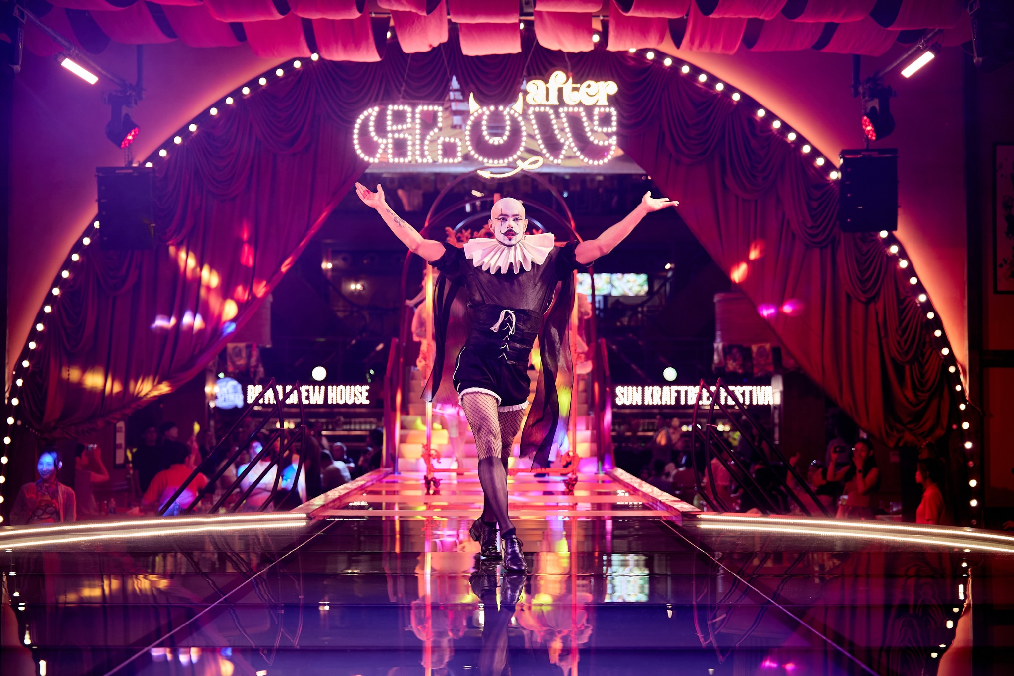 Show Diễn Nghệ Thuật Ban Đêm