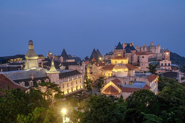 Góc nhìn từ trên cao của các lâu đài Pháp vào ban đêm